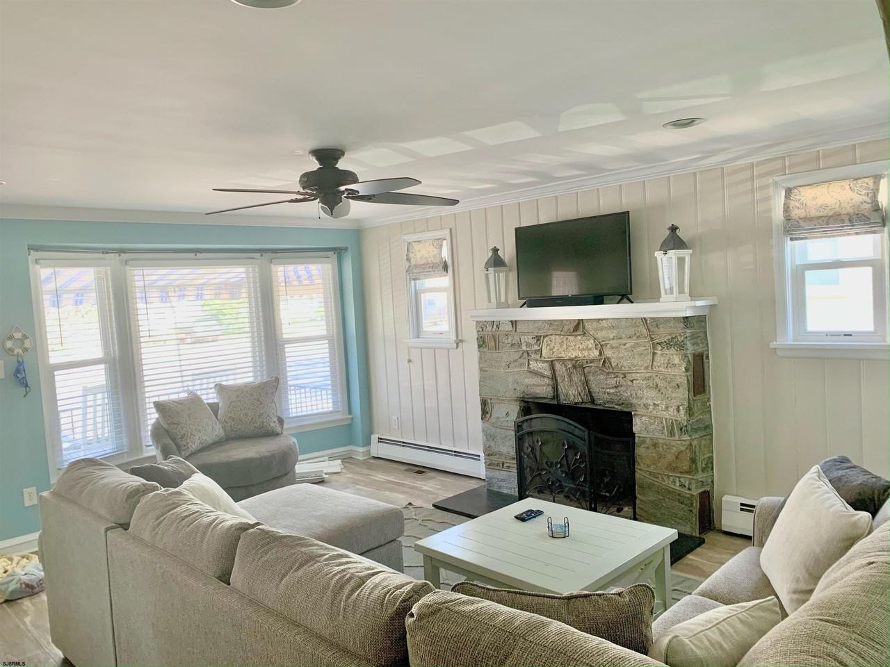 210 N Jerome Ave Ave - Photo 2 of 10