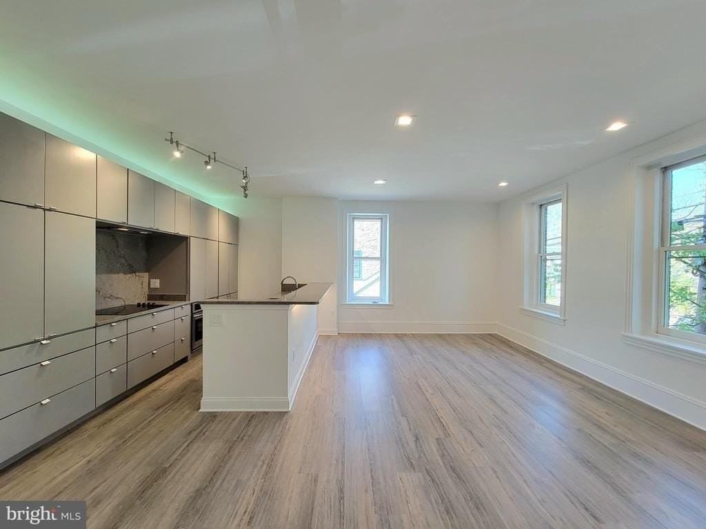106 S State St #2N - Photo 2 of 9