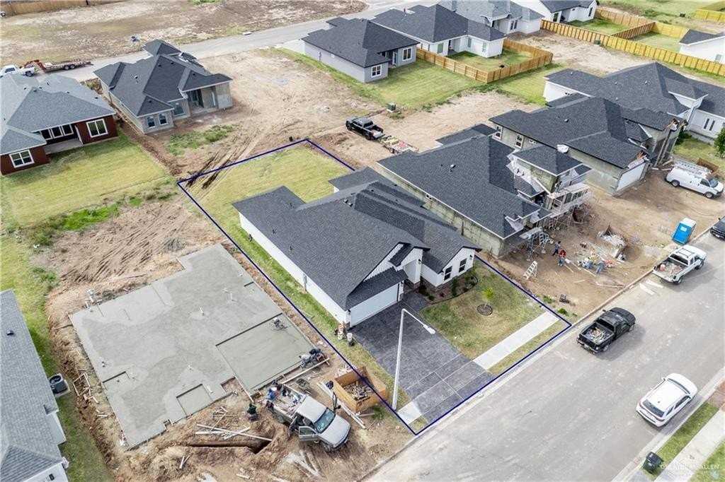 1013 Magnolia St - Photo 6 of 24