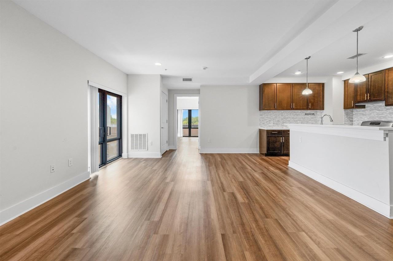 1040 Kennedy Blvd #605 - Photo 3 of 50