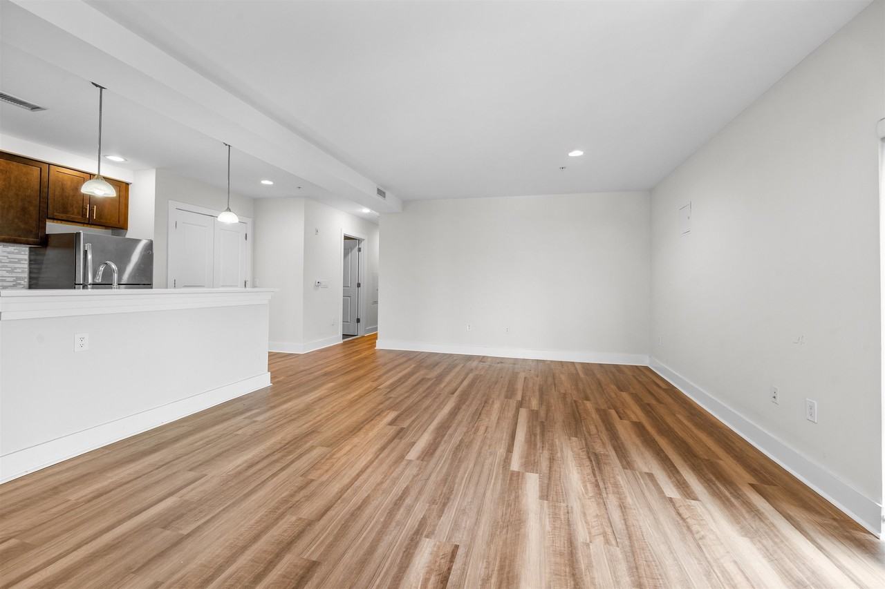 1040 Kennedy Blvd #605 - Photo 4 of 50