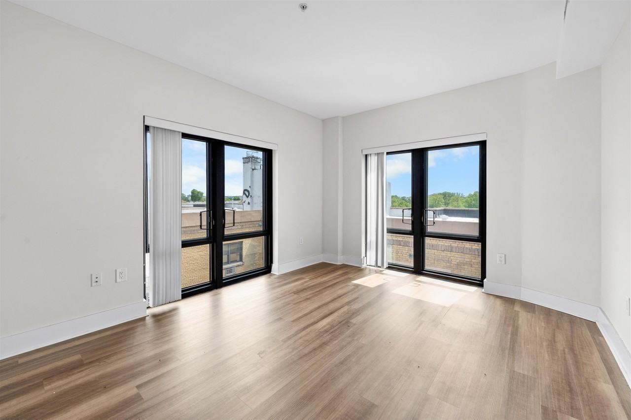 1040 Kennedy Blvd #605 - Photo 6 of 50