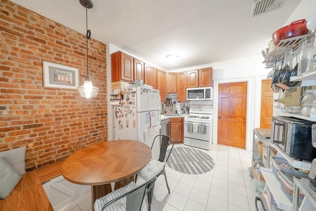189 Christopher Columbus Dr #1 - Photo 7 of 17