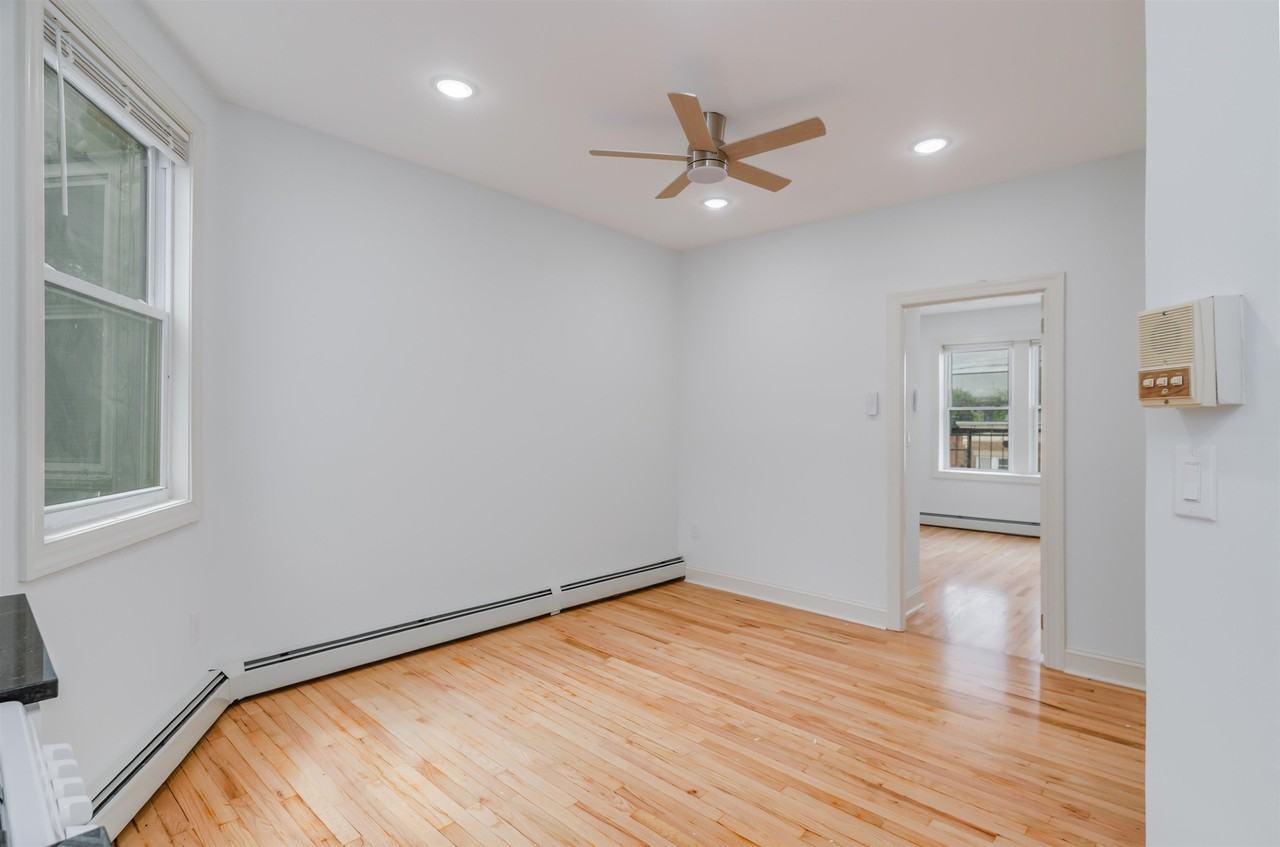 1058 Avenue C #5 - Photo 3 of 8