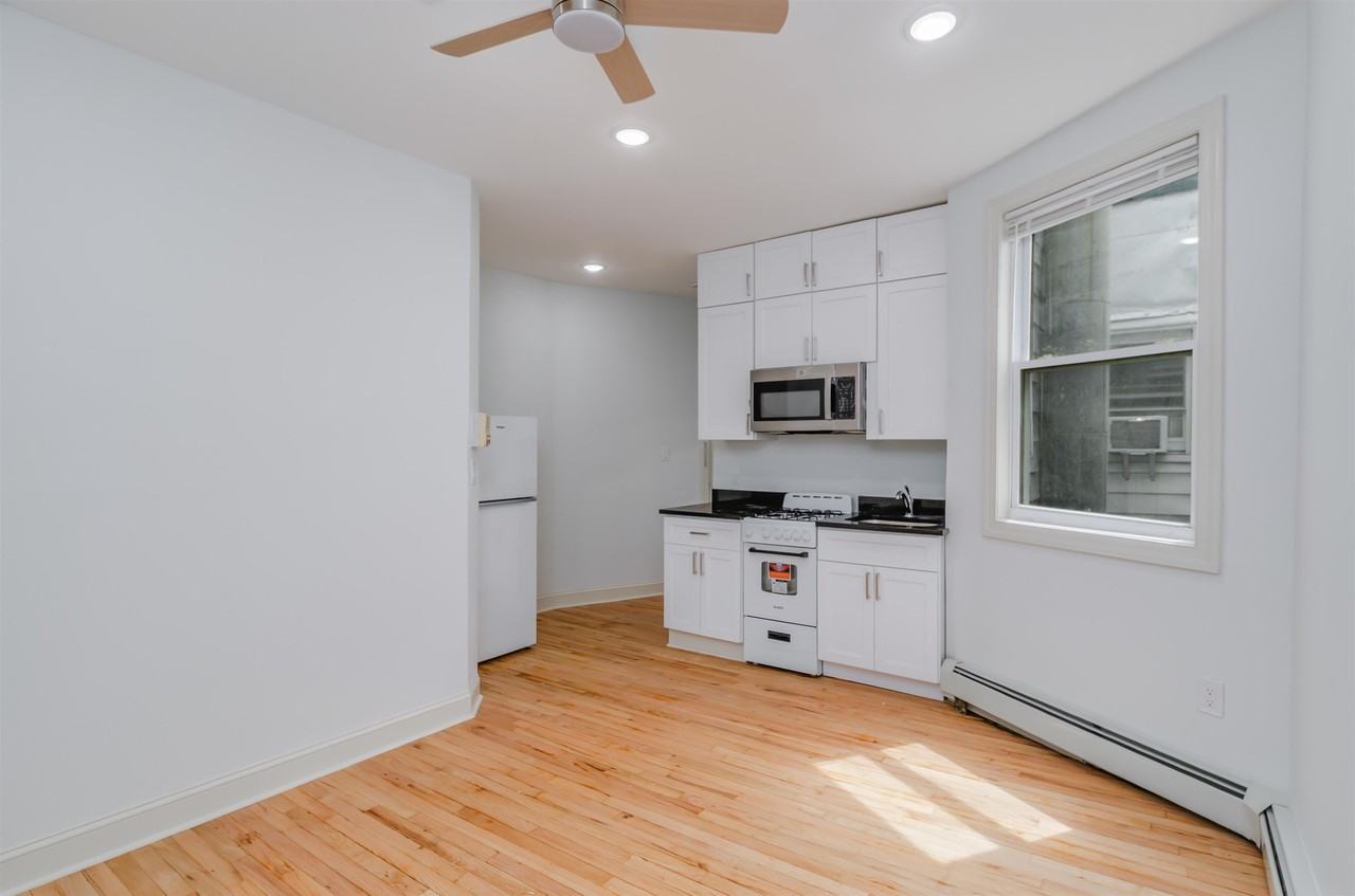 1058 Avenue C #5 - Photo 4 of 8