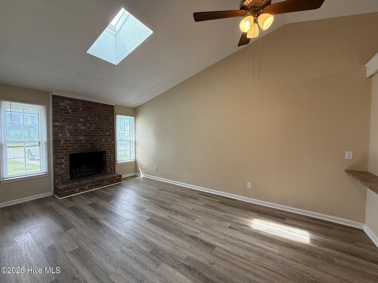 315 W Frances St - Photo 2 of 7