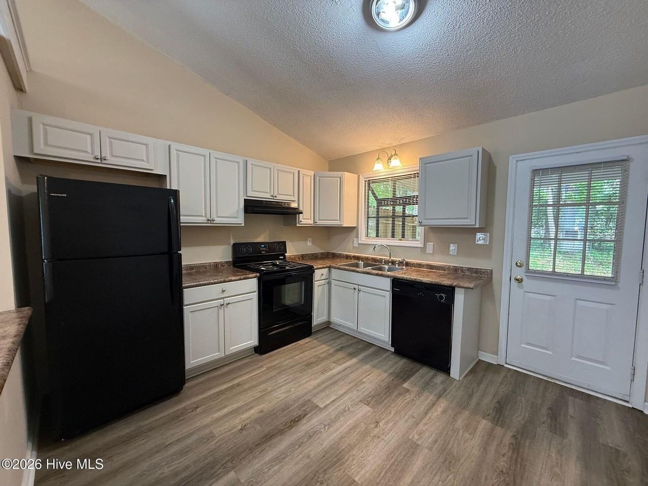 315 W Frances St - Photo 3 of 7