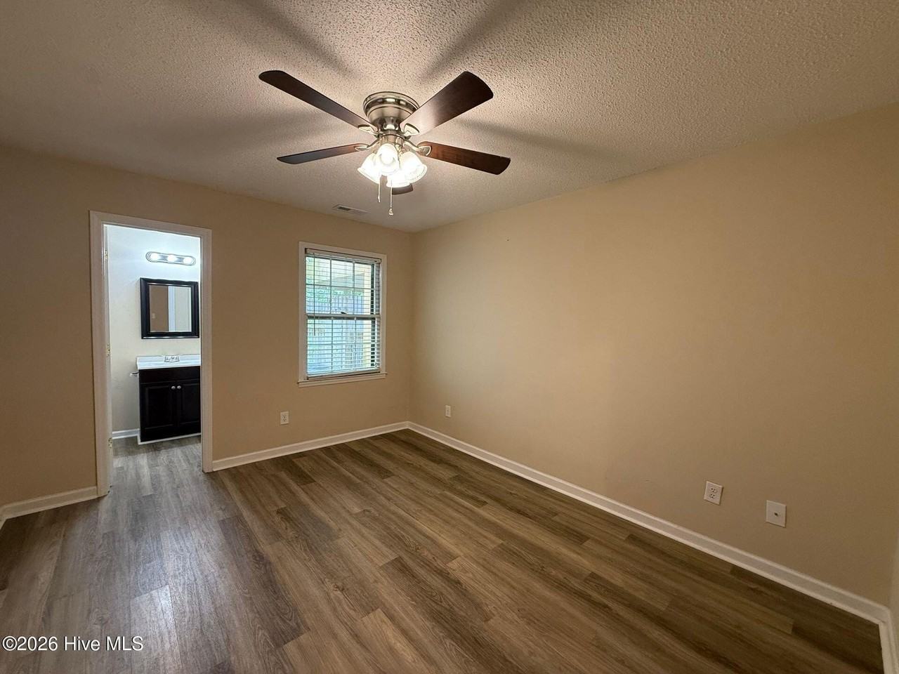 315 W Frances St - Photo 4 of 7
