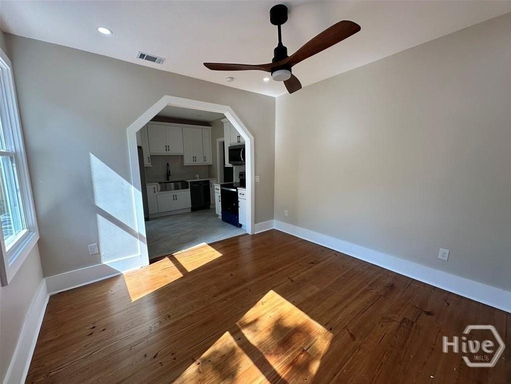 221 W Duffy St #A1 - Photo 3 of 13