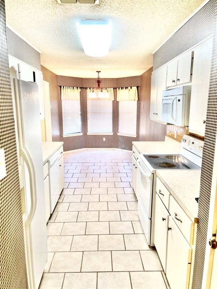 4607 64th St - Photo 4 of 15