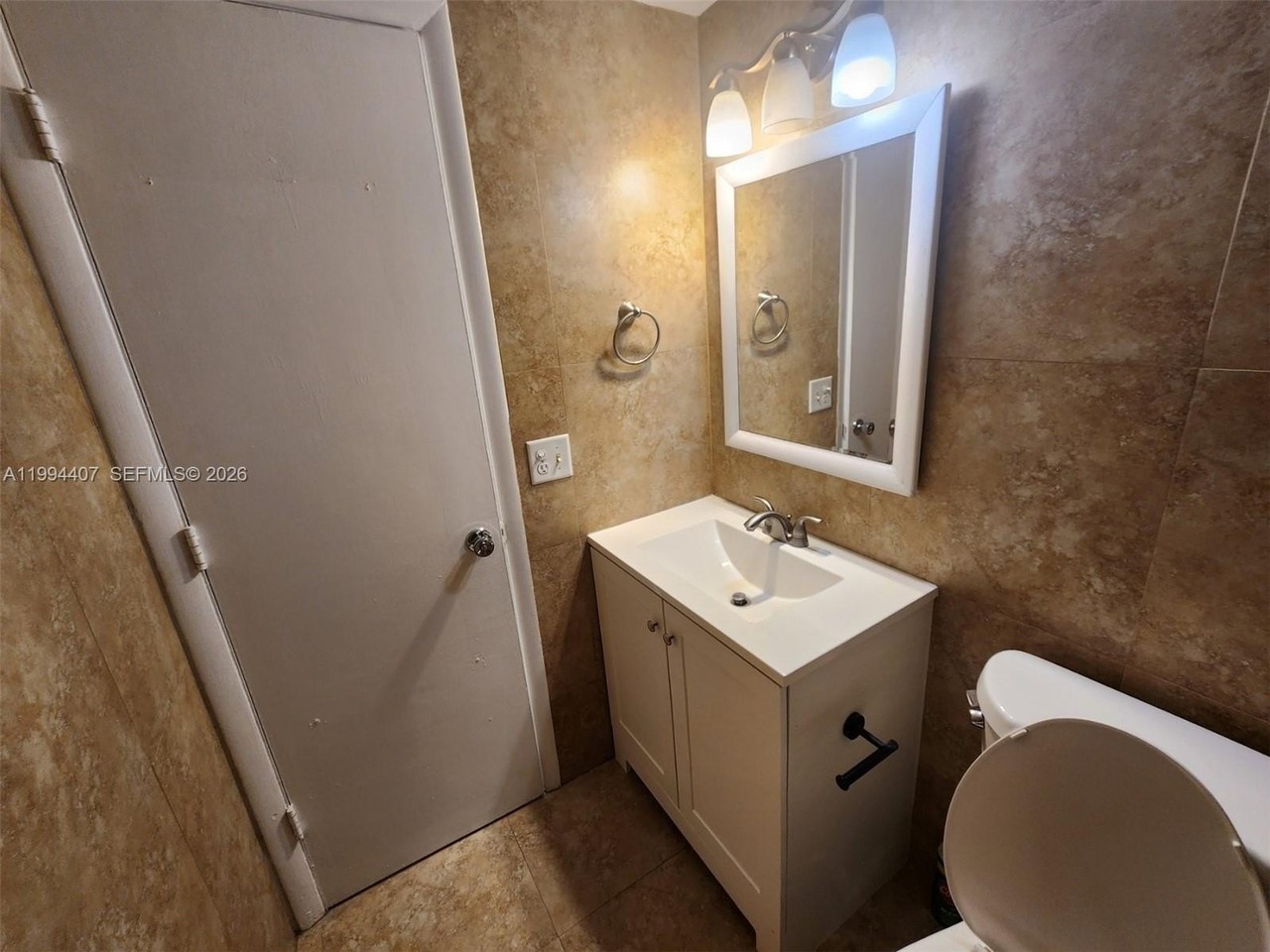 1878 Ne 46th St #C2 - Photo 7 of 16