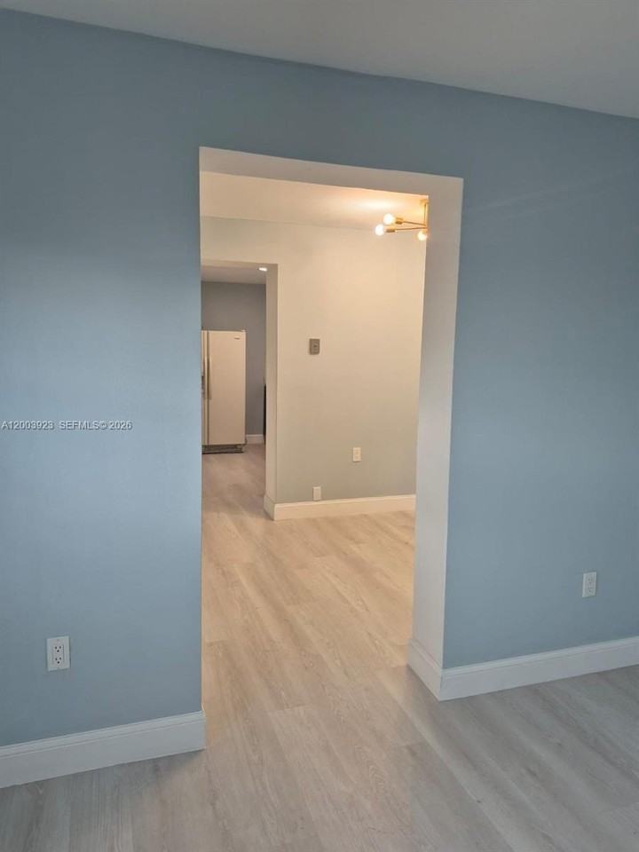 1231 Nw 101st St #2 - Photo 5 of 6