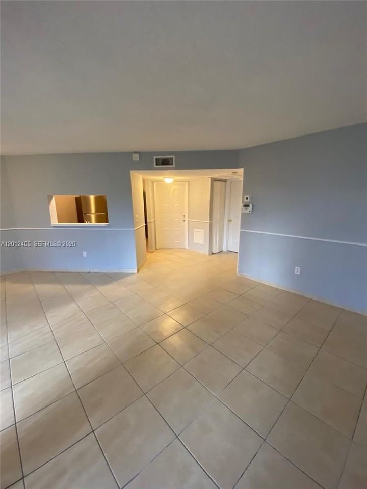 1042 Adams Ave #1042B - Photo 5 of 19