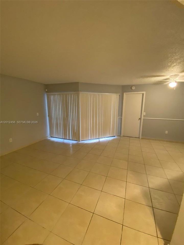 1042 Adams Ave #1042B - Photo 6 of 19
