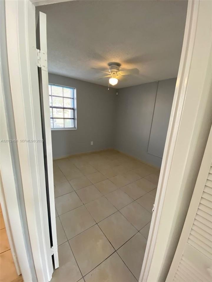 1042 Adams Ave #1042B - Photo 7 of 19