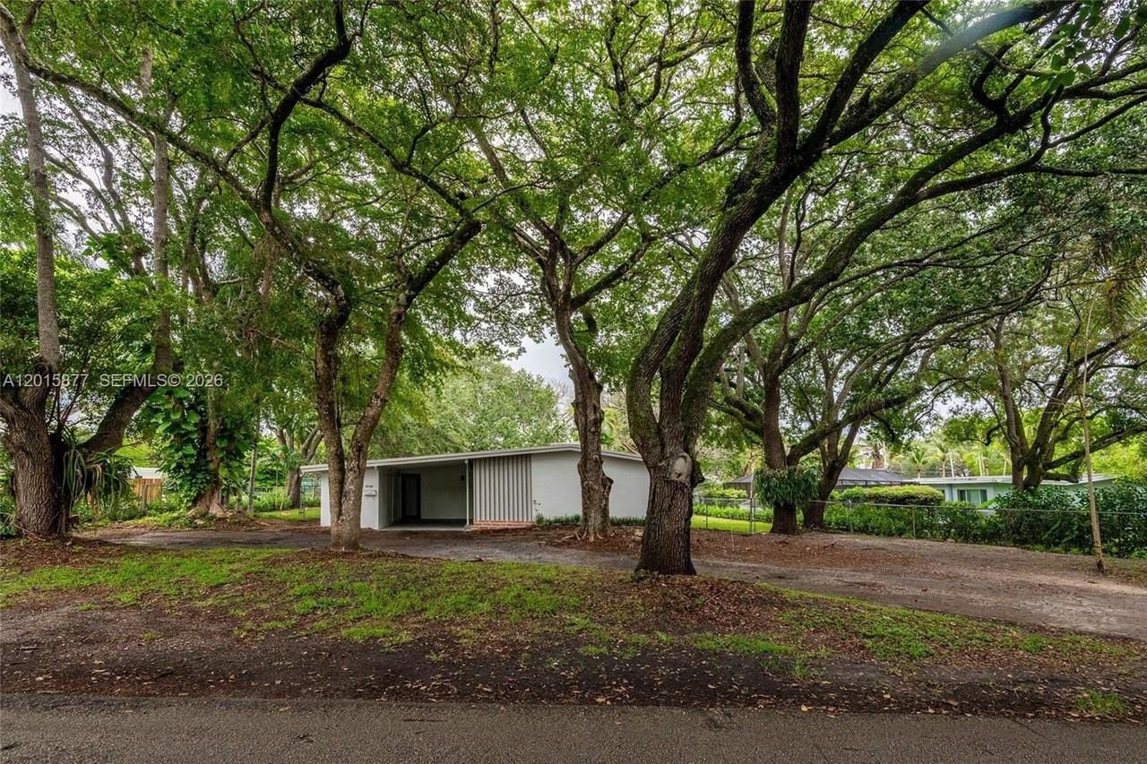 12725 Sw 80th Ave - Photo 2 of 34