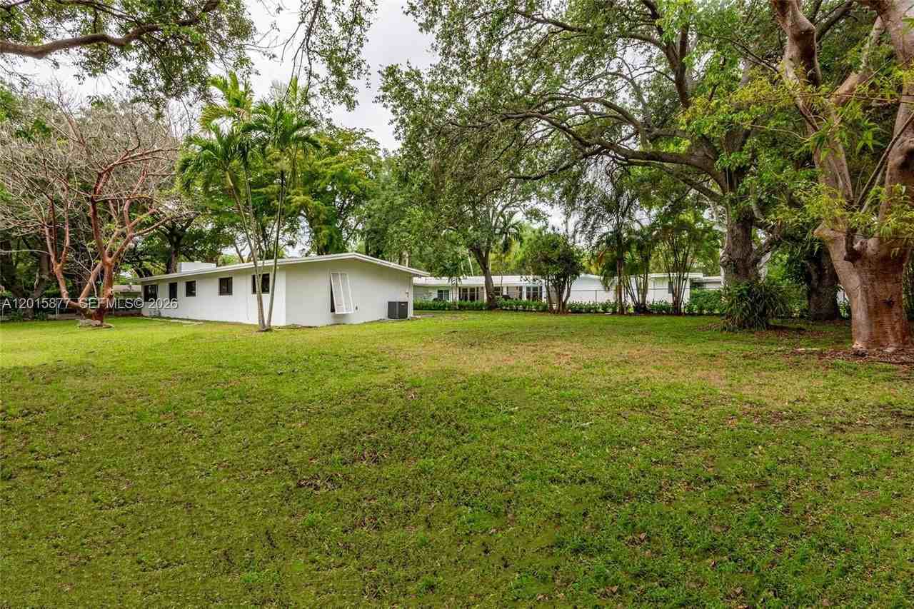 12725 Sw 80th Ave - Photo 5 of 34