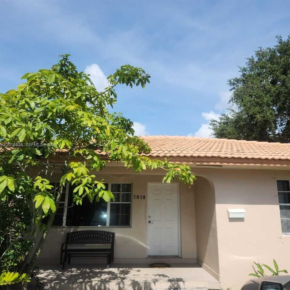 2018 Sw 58th Ct - Photo 2 of 41