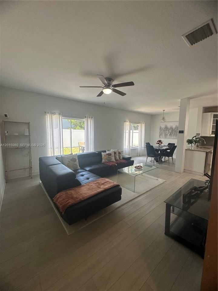 5402 Pointe Villa Dr #B - Photo 6 of 35