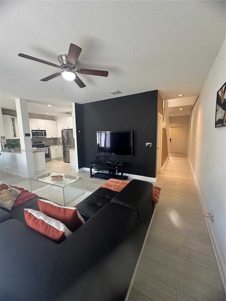 5402 Pointe Villa Dr #B - Photo 7 of 35