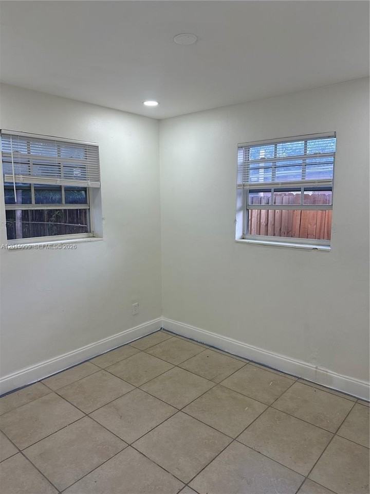 4141 Sw 32nd Dr - Photo 4 of 6