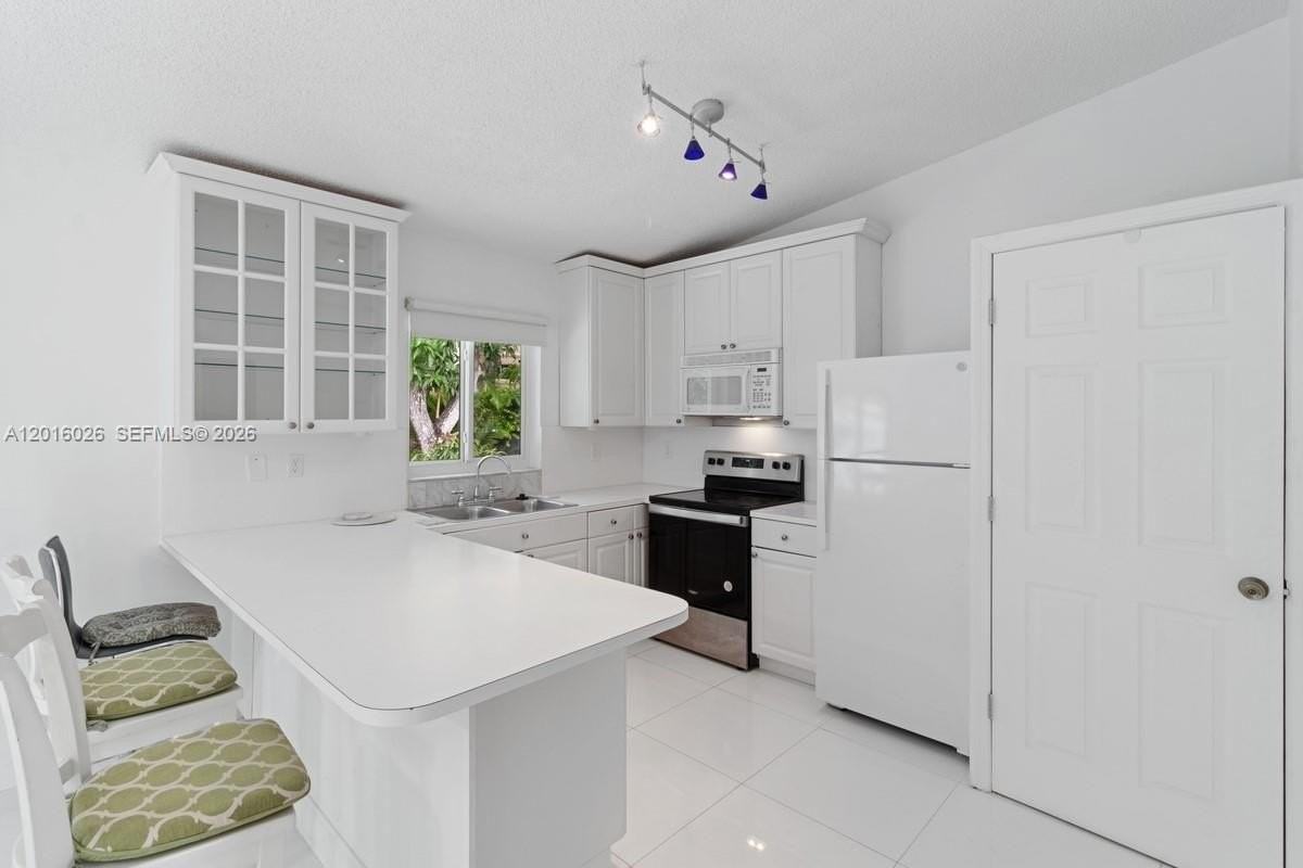 9617 Sw 144th Pl - Photo 4 of 19