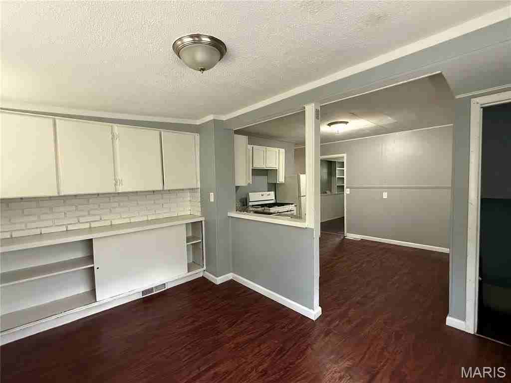 452 Bluff Dr - Photo 3 of 9