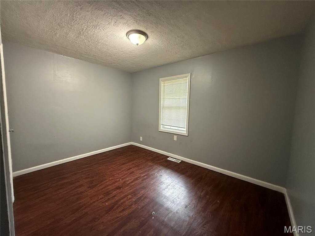 452 Bluff Dr - Photo 4 of 9