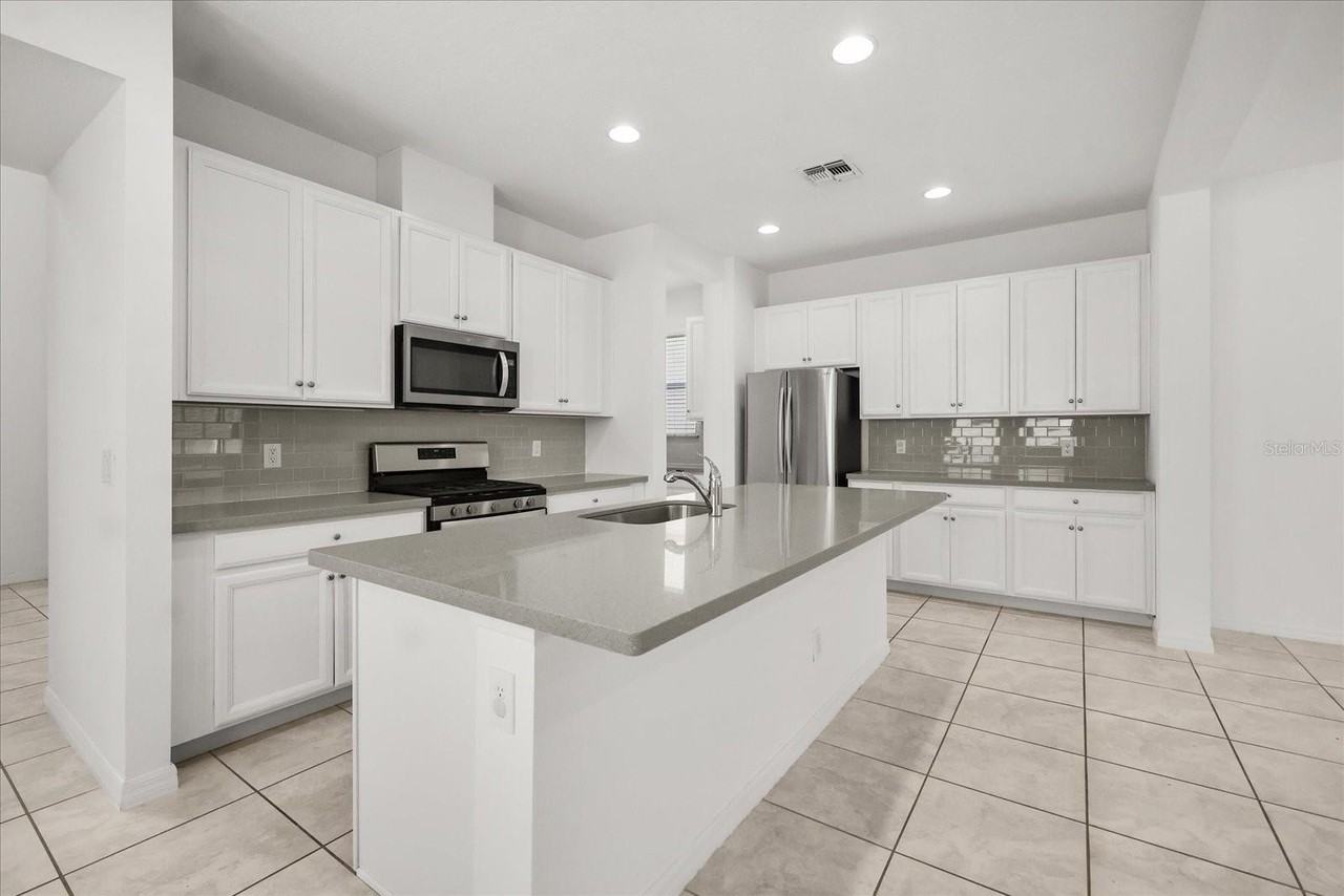 14154 Shocklach Dr - Photo 3 of 36
