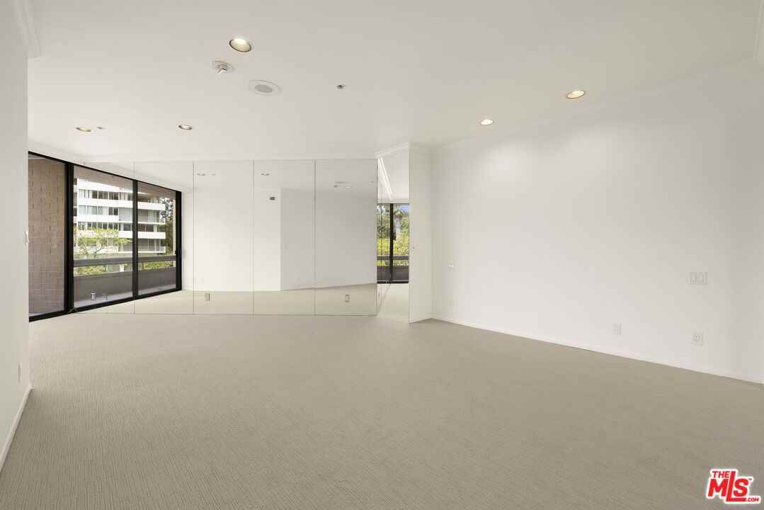 10430 Wilshire Blvd #202 - Photo 3 of 8
