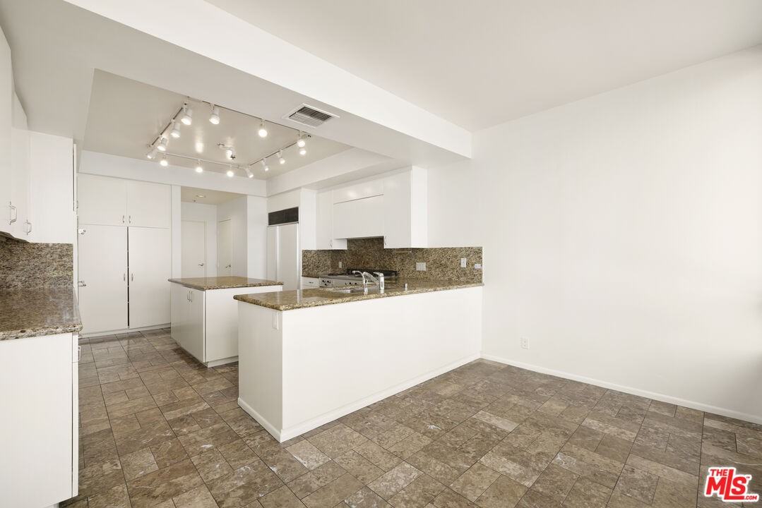 10430 Wilshire Blvd #202 - Photo 6 of 8