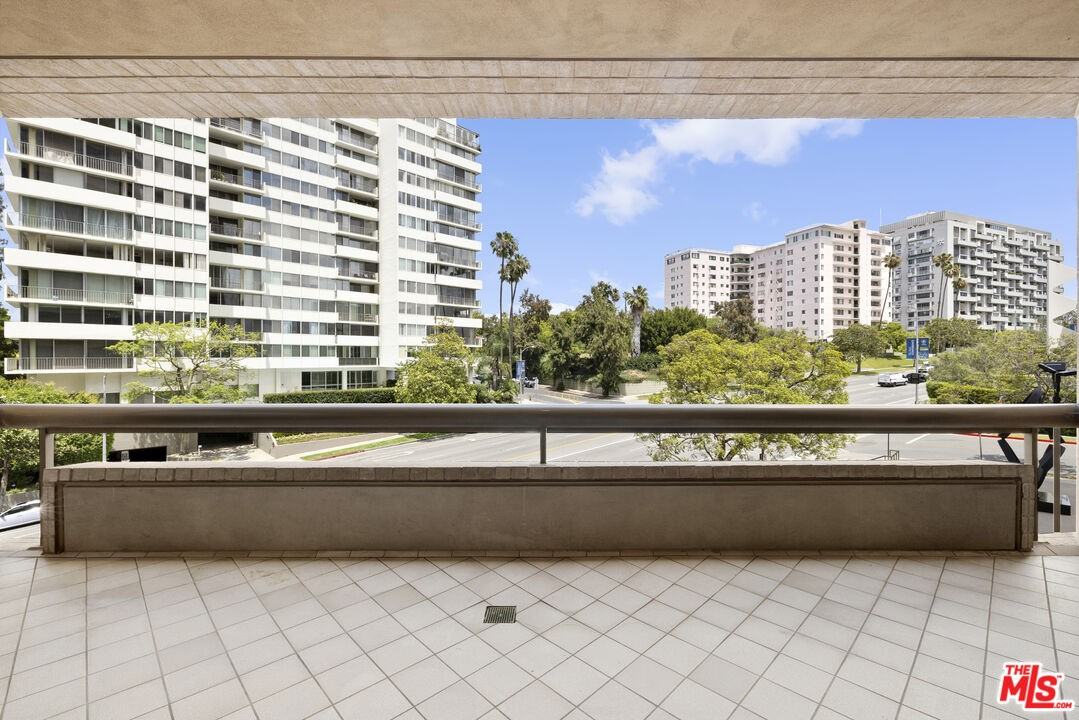 10430 Wilshire Blvd #202 - Photo 7 of 8