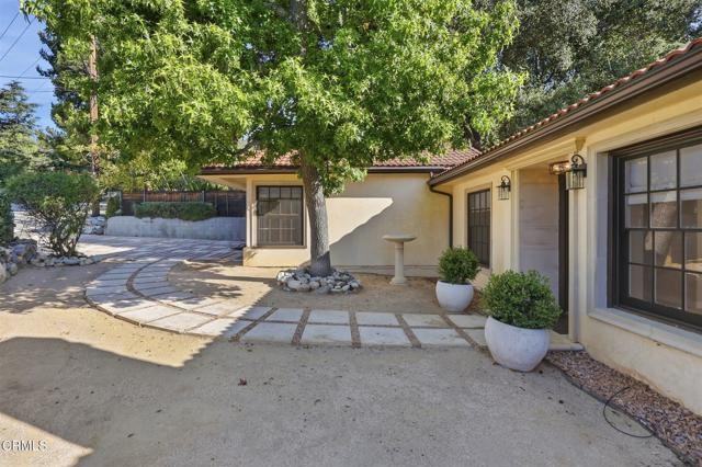 2646 N Altadena Dr - Photo 2 of 7