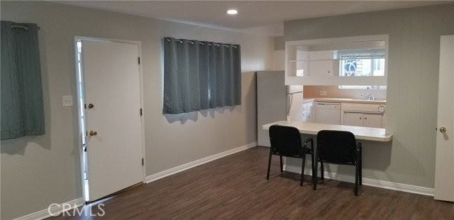 521 Manhattan Ave - Photo 3 of 6