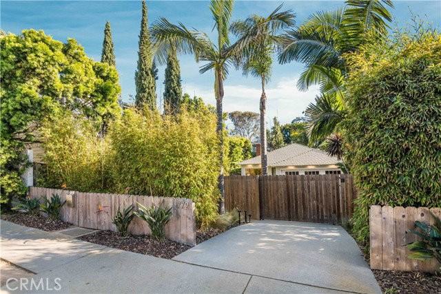 772 Rosecrans Ave - Photo 2 of 8