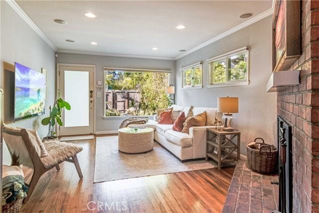 772 Rosecrans Ave - Photo 3 of 8