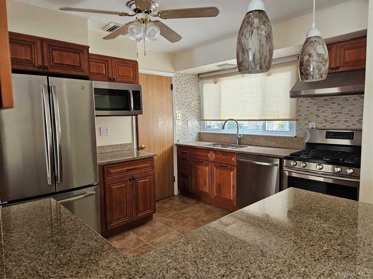 102 Birchwood Park Dr - Photo 4 of 24