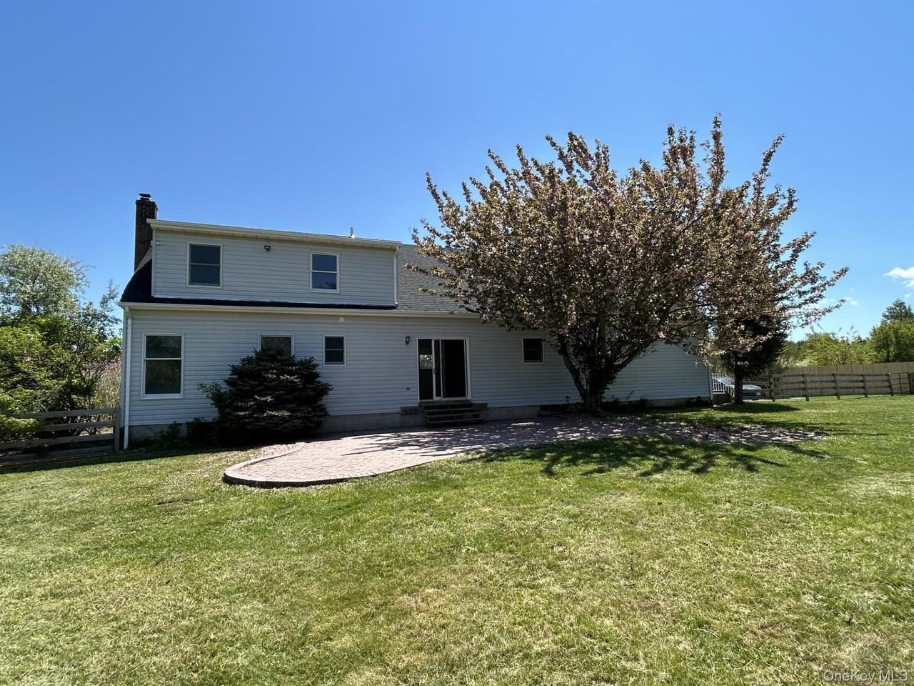 24 Kimberly Ct - Photo 2 of 22