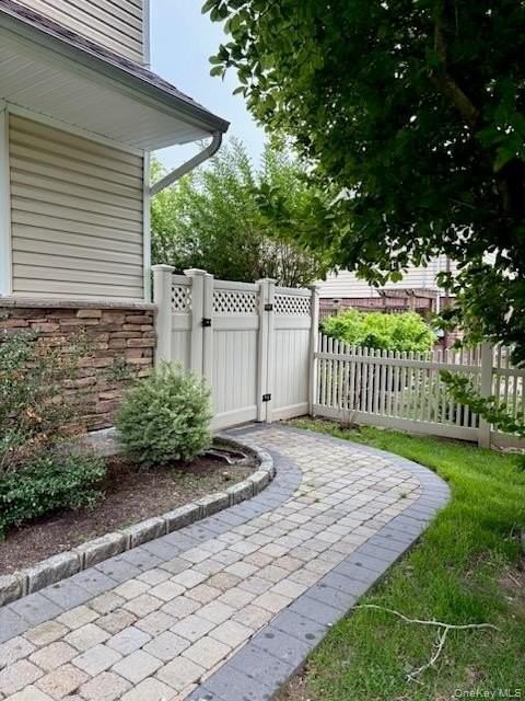 28 Rocco Dr - Photo 2 of 9