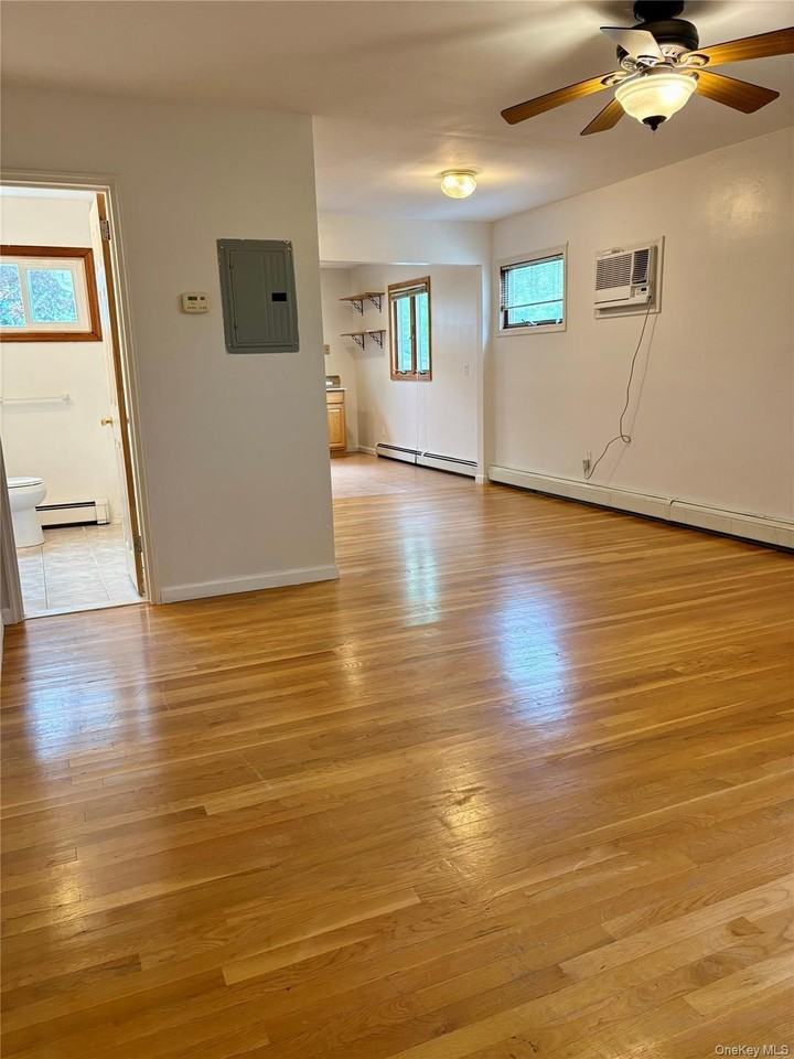 28 Rocco Dr - Photo 6 of 9