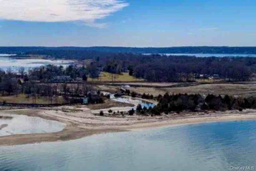 224 Centre Island Rd - Photo 2 of 11