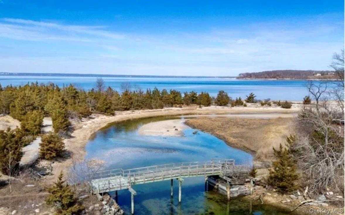 224 Centre Island Rd - Photo 4 of 11