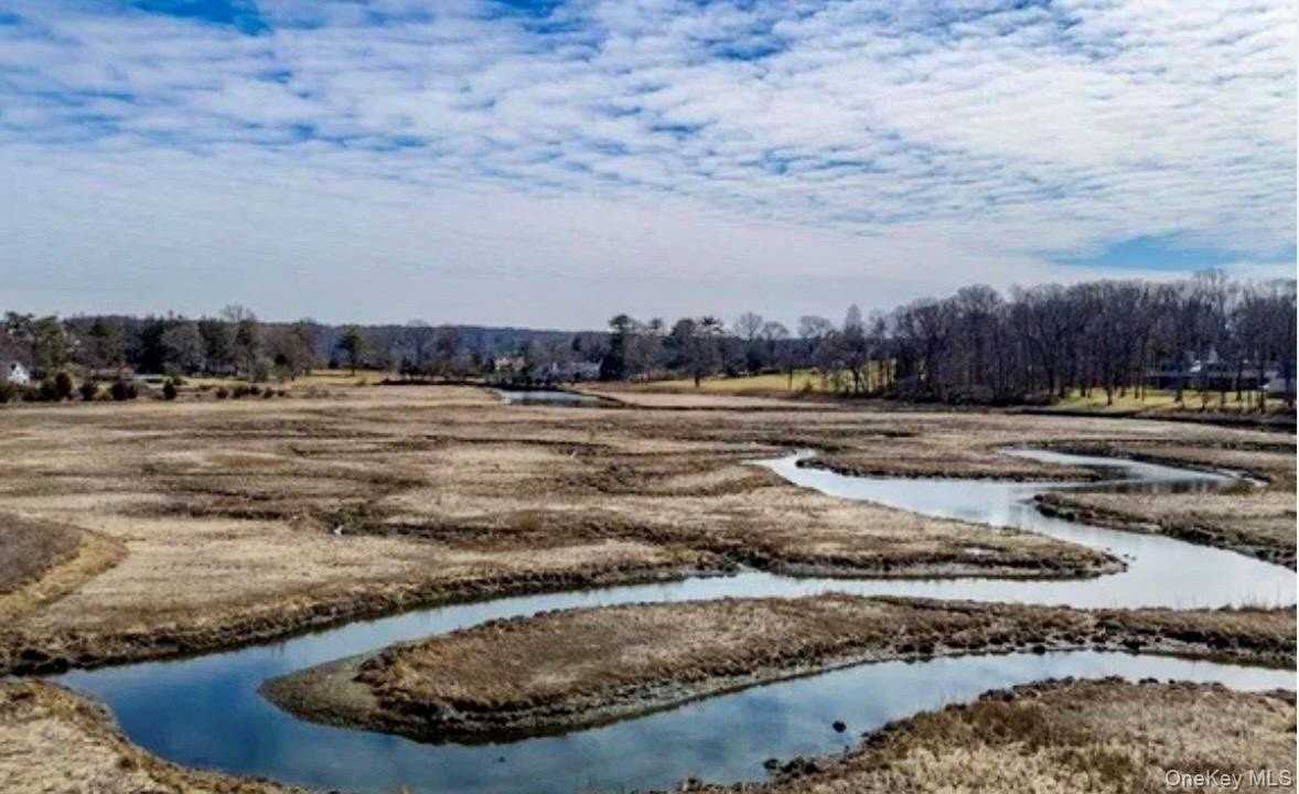 224 Centre Island Rd - Photo 5 of 11