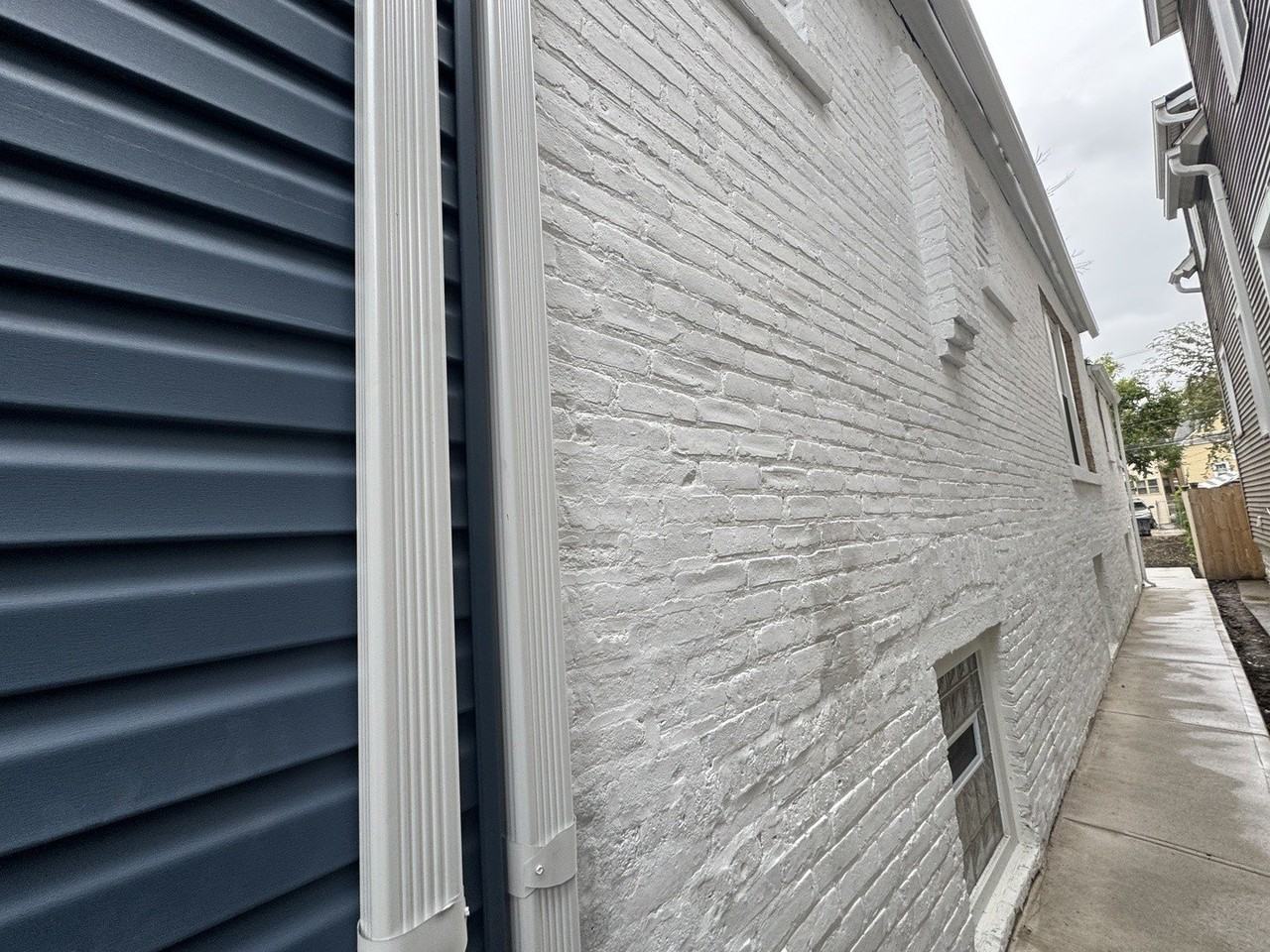 11333 S Edbrooke Ave - Photo 2 of 24