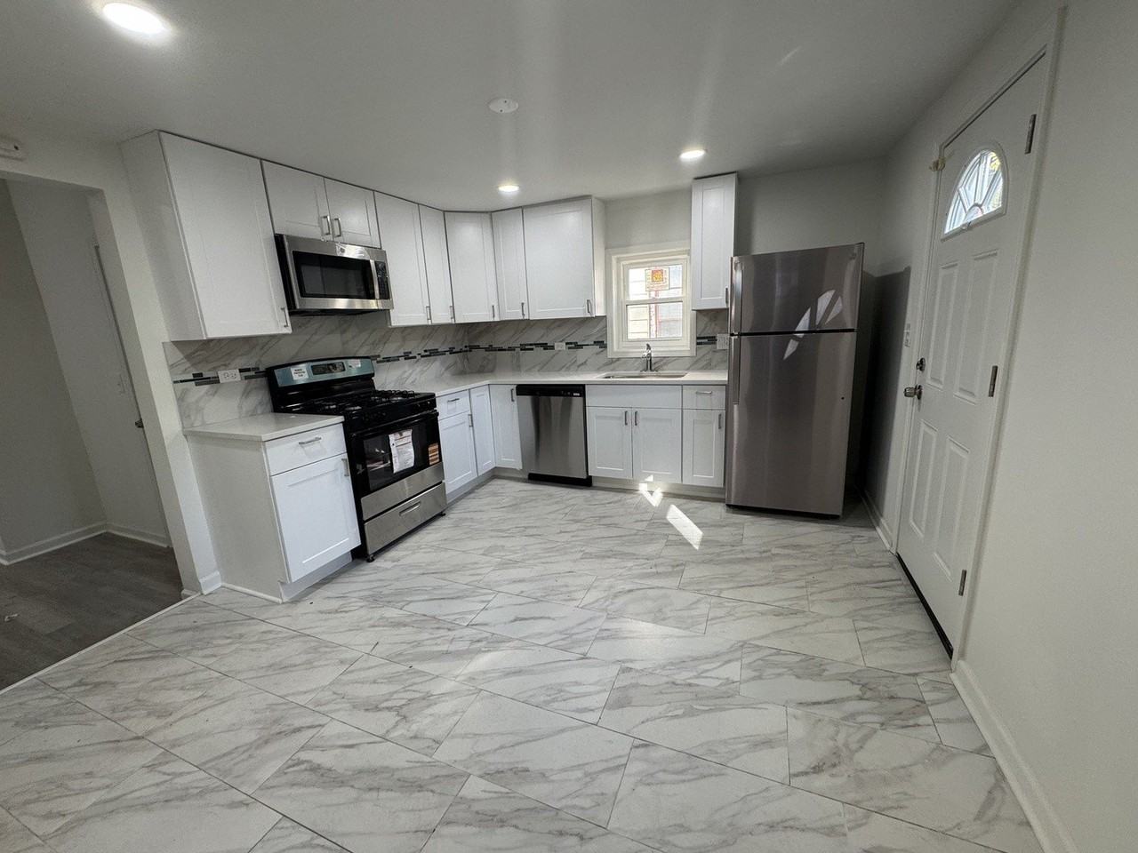 11333 S Edbrooke Ave - Photo 7 of 24