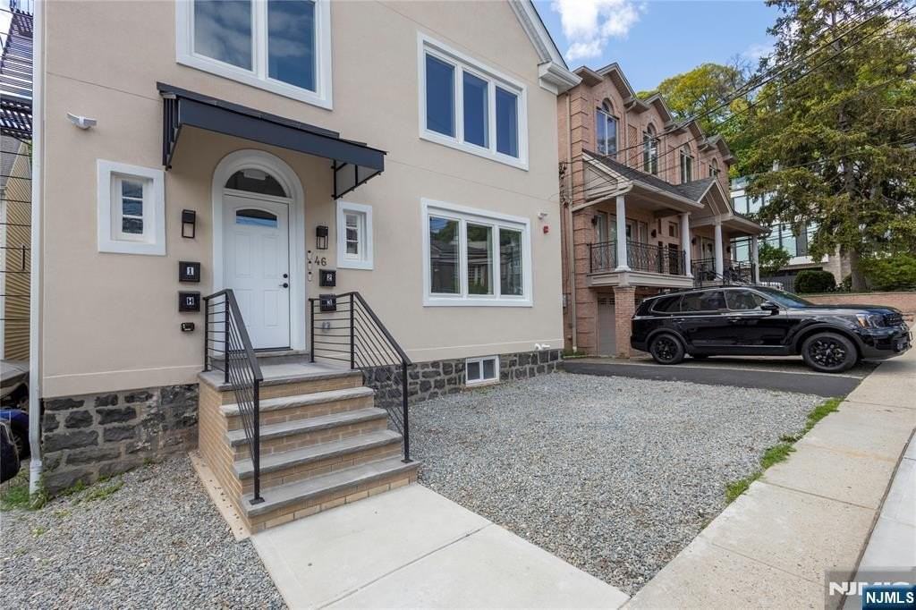 46 Hudson Ave
