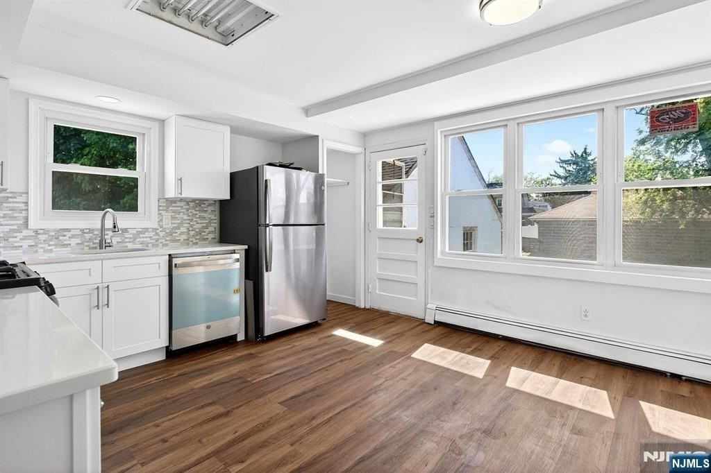 292 Louis St - Photo 3 of 21
