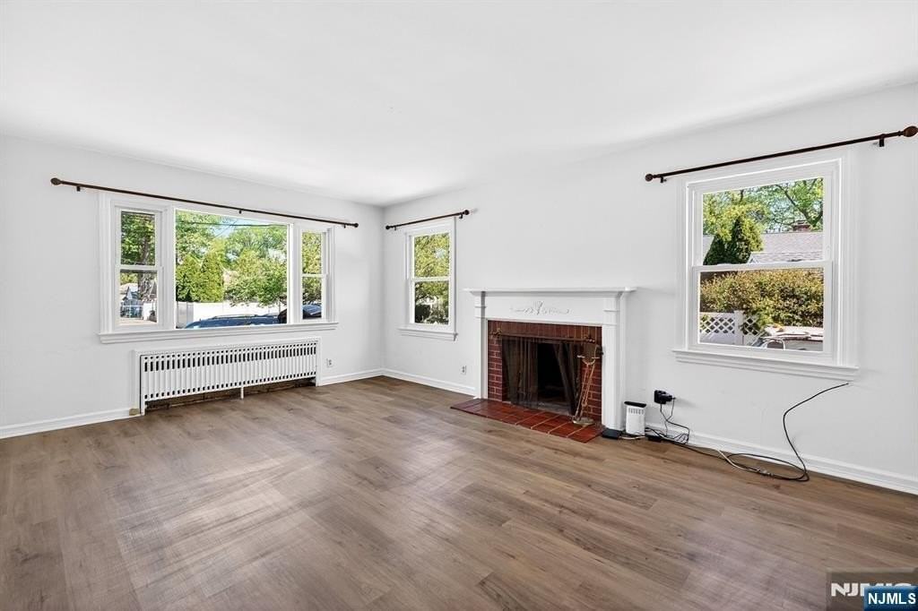 292 Louis St - Photo 4 of 21
