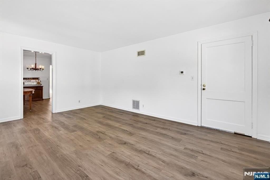 292 Louis St - Photo 5 of 21