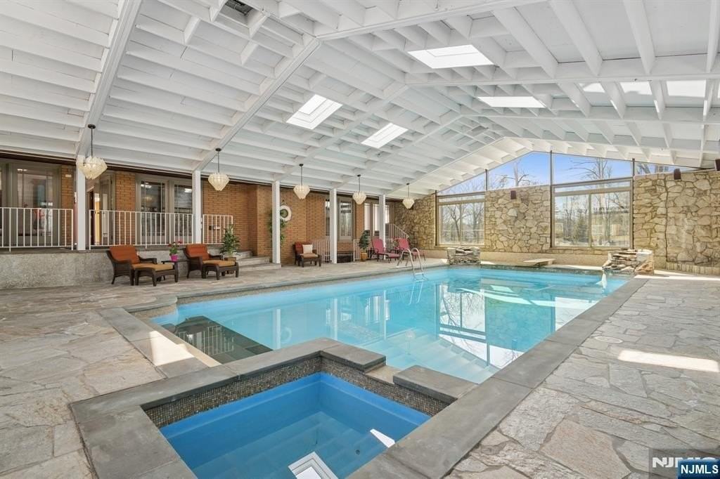 91 Chestnut Ridge Rd - Photo 4 of 50